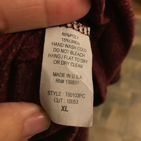 Burgundy top with bell sleeves - Picture 5 of 5